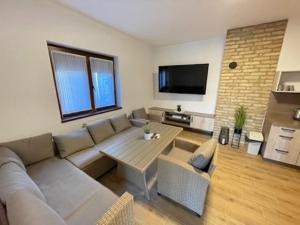 TV a/nebo společenská místnost v ubytování Kukorica Csárda Apartman 2