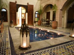 Bazén v ubytování Riad Touhfa Kasbah Marrakech nebo v jeho okolí