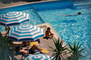 Bazén v ubytování Hotel Jet nebo v jeho okolí