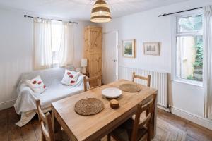 a dining room with a table and a bed at Peaceful 2BD Home - 18 mins to Bath City Centre! in Bath