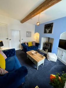 A seating area at Castle Yard Cottage