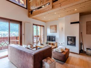 a living room with a large couch and a television at Appartement Morzine, 5 pièces, 10 personnes - FR-1-754-19 in Morzine