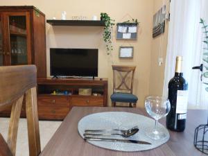 A television and/or entertainment centre at Dúplex El Cauce