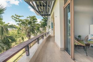 a balcony with a view of the ocean at Wonderful Apt at Casa de Campo in El Infiernito
