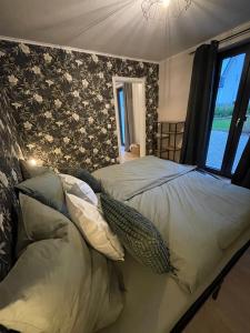 Cama ou camas em um quarto em Ferienhaus Kleine Auszeit