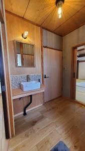 a bathroom with a sink and a mirror at KIRIKUSHI COASTAL VILLAGE - Vacation STAY 37273v in Kure
