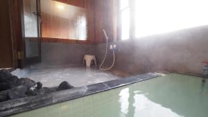 Ein Badezimmer in der Unterkunft UNPACK Kusatsu Watanoyu - Vacation STAY 54542v