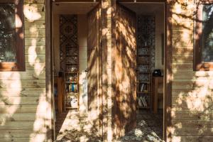 an entrance to a house with its shadows on the wall at La Veleta Cádiz in Cádiz