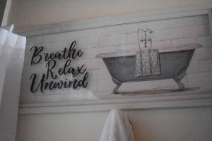 a bathroom with a bath tub on the wall at A Bless Apartamento in Salento