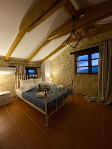 a bedroom with a bed in a room at Windy Inns ( Maistros I ) in Vouyiáton