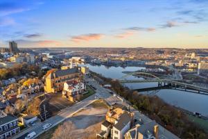 Ein allgemeiner Blick auf Pittsburgh oder ein Stadtblick von der Ferienwohnung aus