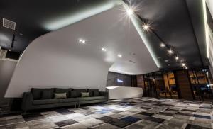 a living room with a couch and a checkered floor at Green Hotel in Magong