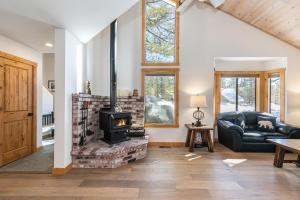 a living room with a fireplace and a couch at Kokanee at Tahoe Donner - Charming 3 BR - Pool Table - Fireplace - Amenity Access! in Truckee
