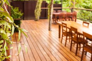 Balkón nebo terasa v ubytování Riverhouse-The Teak House