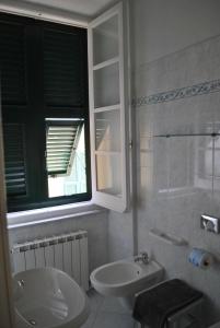 Ванная комната в Al Piccolo Scoglio - Room & Breakfast