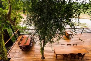 Balkón nebo terasa v ubytování Riverhouse-The Teak House