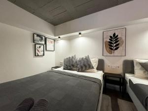 a bedroom with a large bed and a couch at Grandera Apart's - Cervero 24A in Valencia