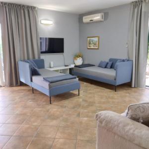 a living room with two couches and a tv at APARTMANI MARIS in Milna