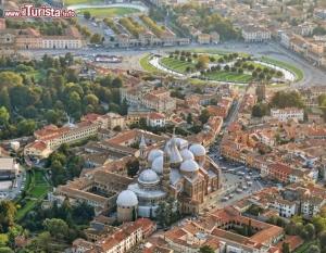 Nespecifikovaný výhled na destinaci Padova nebo výhled na město při pohledu z penzionu