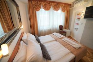 Letto o letti in una camera di Hotel Herc Sarajevo