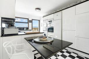 Galeriebild der Unterkunft WELCS APARTAMENTO 106 EMP con PISCINA PRIVADA in Empuriabrava + 23 Fotos