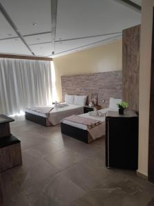 A bed or beds in a room at pyramids view suite/vista piramidi