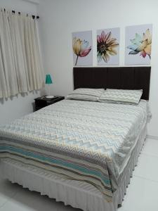 Ένα ή περισσότερα κρεβάτια σε δωμάτιο στο Apartamento Completo A25 Flat Centro