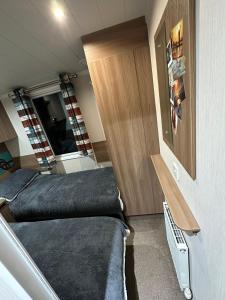 Ένα ή περισσότερα κρεβάτια σε δωμάτιο στο Luxurious 6 Berth Swift Bordeaux on Lyons Robin Hood Rhyl