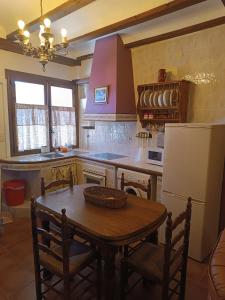 A kitchen or kitchenette at Las Cuevas Del Abismo