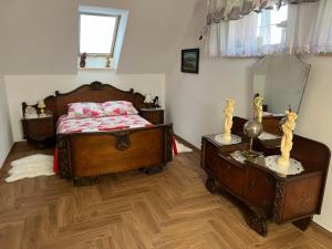 a bedroom with a bed and a dresser with a mirror at Jaworzynka Nad Jeziorem in Ostaszewo