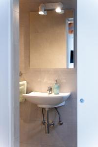 Kúpeľňa v ubytovaní New cosy apartments with private parking + 37 fotografií