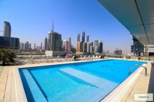 Bazén v ubytování Studio with Burj Khalifa View nebo v jeho okolí