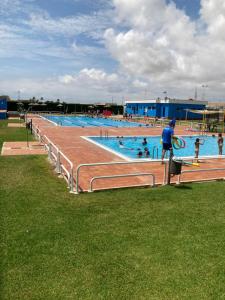 a large swimming pool with people in it at Casa Pajo - Moderna, personal y con bicicletas in San Pedro del Pinatar