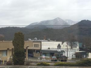 a small town with a mountain in the background at Silver Valley Getaway in Kellogg