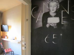TV a/nebo společenská místnost v ubytování 7Art Hotel