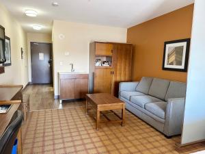 Prostor za sedenje u objektu Four Points by Sheraton Edmonton Gateway