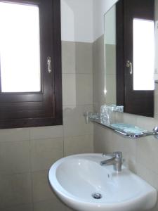 A bathroom at Hotel Villa Ionia