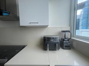 a kitchen counter with a blender and a window at Penhouse vista al mar y ciudad in Panama City