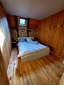 Katil atau katil-katil dalam bilik di La Grange Aux Frênes -Gîte 6 Personnes- Tranquillité, Nature et Confort