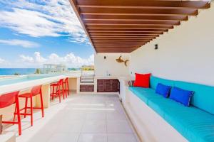 Balkón nebo terasa v ubytování Tortuga Azul Private Terrace Rooftop Pool W BBQ Beach Access 11 Pools Free Beach Club
