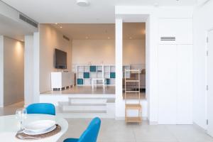 a kitchen and dining room with a table and chairs at Modern apartment in the center of St Julians in St. Julianʼs
