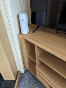 Televisyen dan/atau pusat hiburan di Attymchugh Lodge