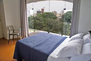 Rúm í herbergi á San Miguel Awanka Hotel