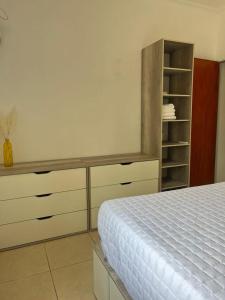 a bedroom with a bed and a dresser at Departamento para 4 Resistencia- Chaco in Resistencia