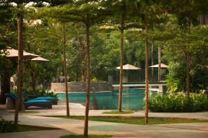 Bazen v nastanitvi oz. blizu nastanitve DoubleTree by Hilton Jakarta - Diponegoro