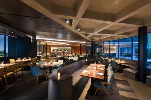 Restavracija oz. druge možnosti za prehrano v nastanitvi DoubleTree by Hilton Jakarta - Diponegoro