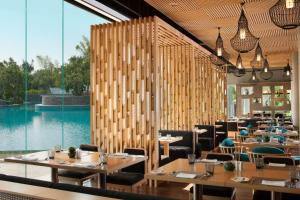Bazen v nastanitvi oz. blizu nastanitve DoubleTree by Hilton Jakarta - Diponegoro