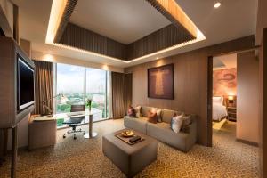 TV in/ali zabaviščno središče v nastanitvi DoubleTree by Hilton Jakarta - Diponegoro