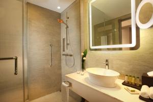 Kopalnica v nastanitvi DoubleTree by Hilton Jakarta - Diponegoro