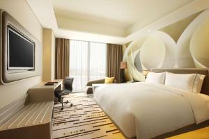 TV in/ali zabaviščno središče v nastanitvi DoubleTree by Hilton Jakarta - Diponegoro